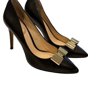 Vince Camuto Signature Black Leather Heels/ Pumps W/ Gold Bow Sz US 8 EU 38